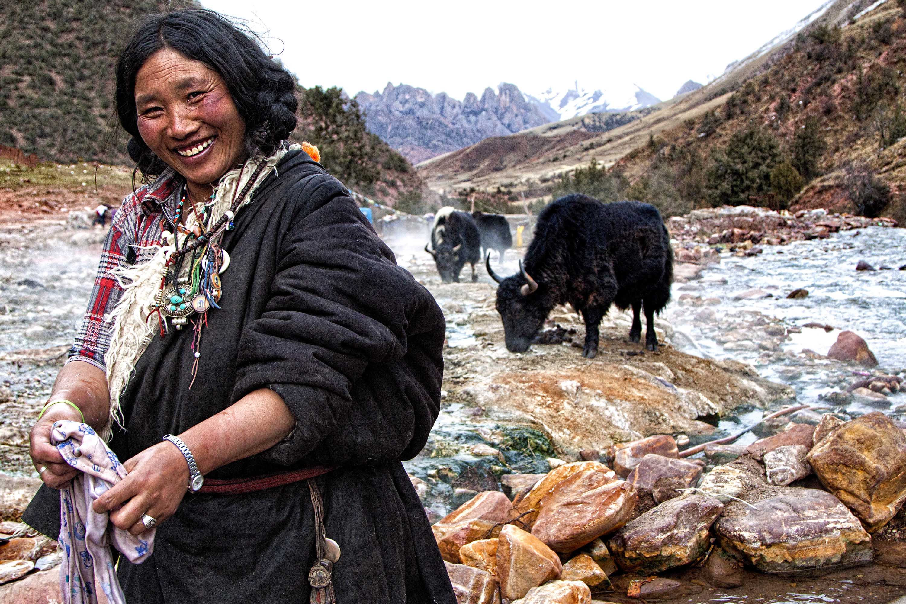 Непал и бутан. Непал бутан Тибет. Богини Тибета Непала. Животные Тибета. Животные Непала.