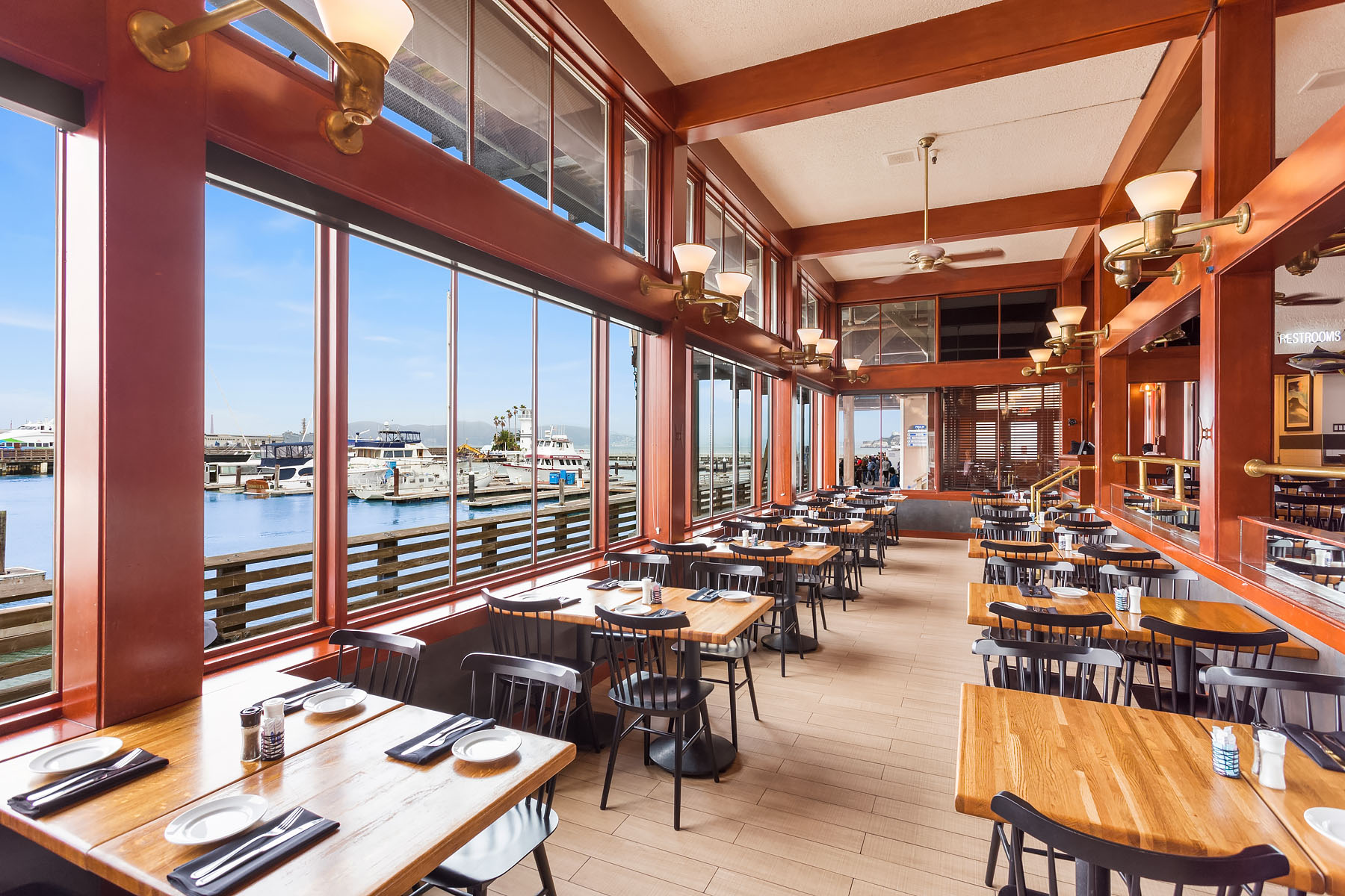 Thanksgiving Day Celebration At Pier Market Seafood Restaurant In San 